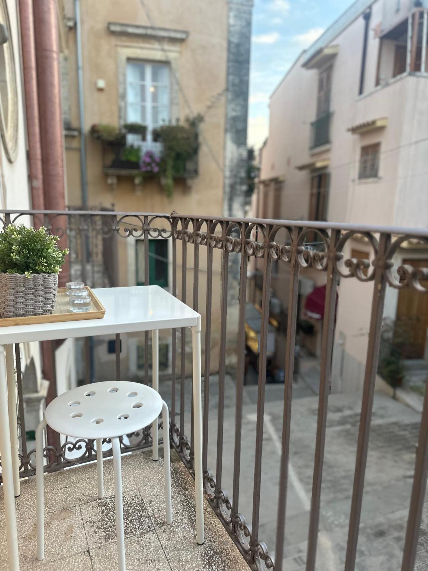 F Home Noto Exteriör bild